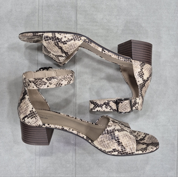 Clarks sandals women's 10 cream black snake embossed padded ankle strap low heel - Picture 7 of 14